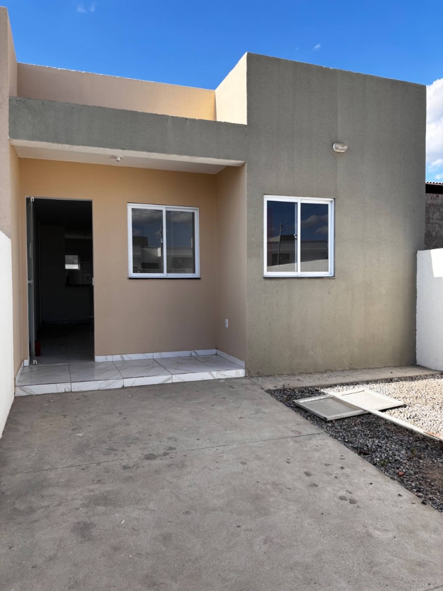 Casa com 2/4 e suite - portal dos bosques