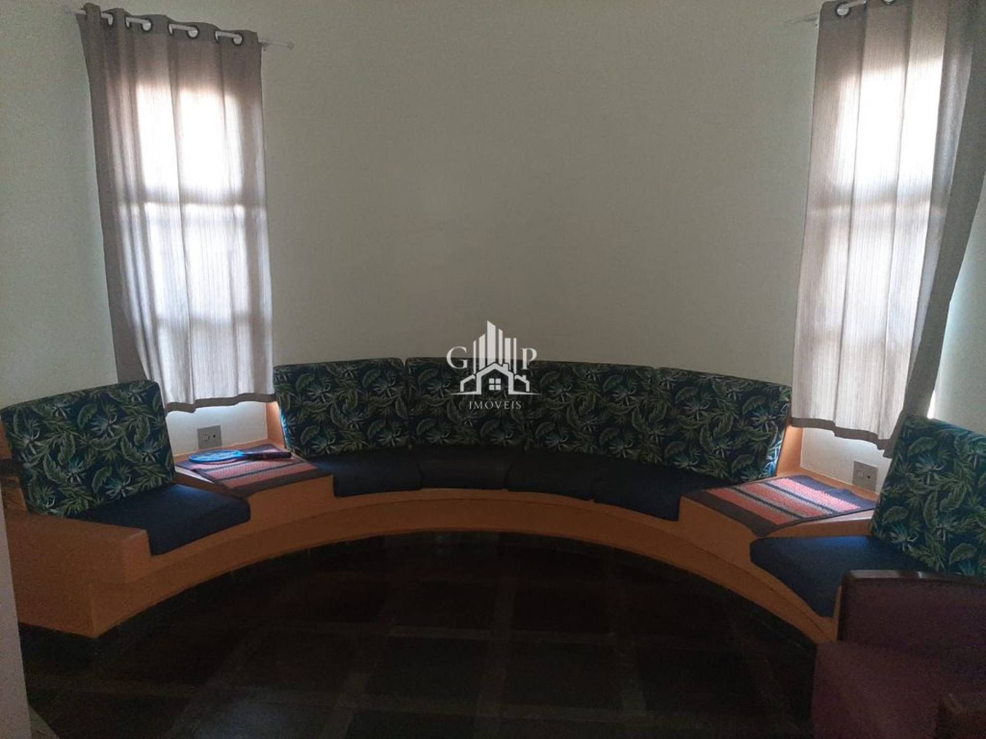 Casa Para Alugar com 4 quartos 2 suítes no bairro Estados Unidos em Uberaba