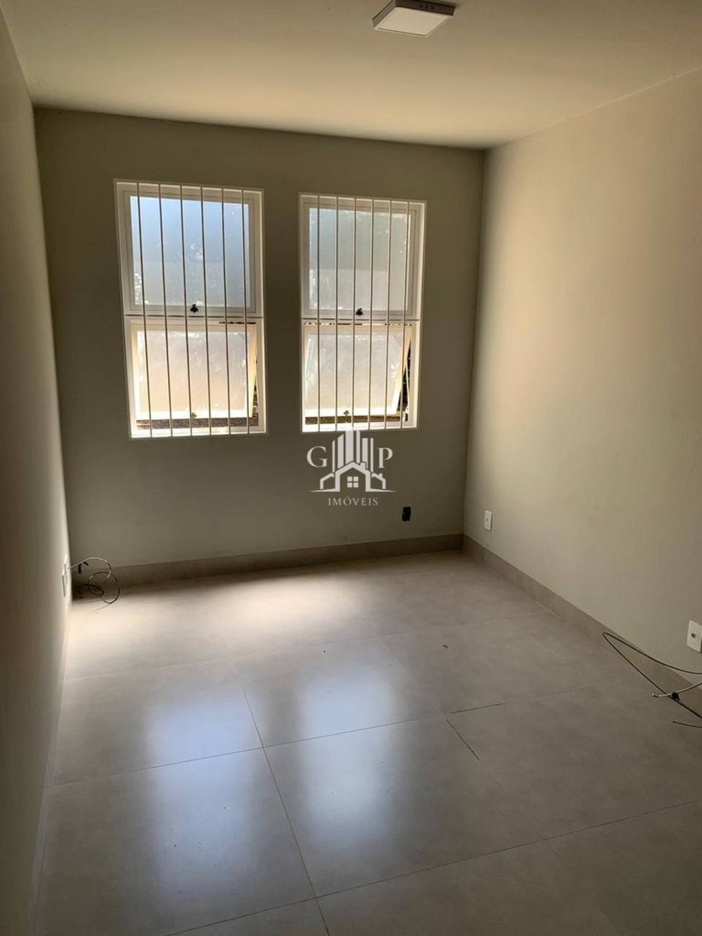 Apartamento recém reformado com 2 quartos no Residencial Jardim Europa