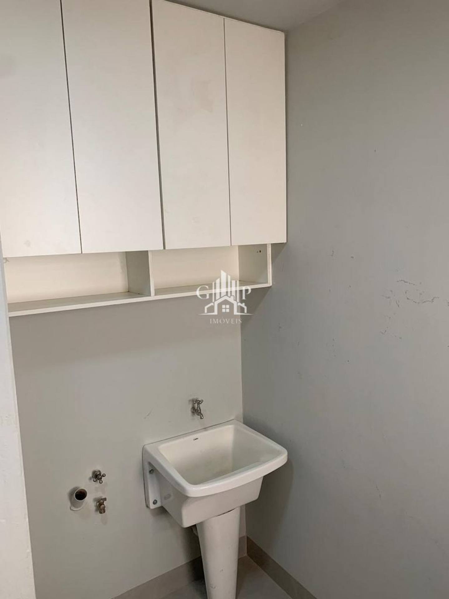 Apartamento recém reformado com 2 quartos no Residencial Jardim Europa