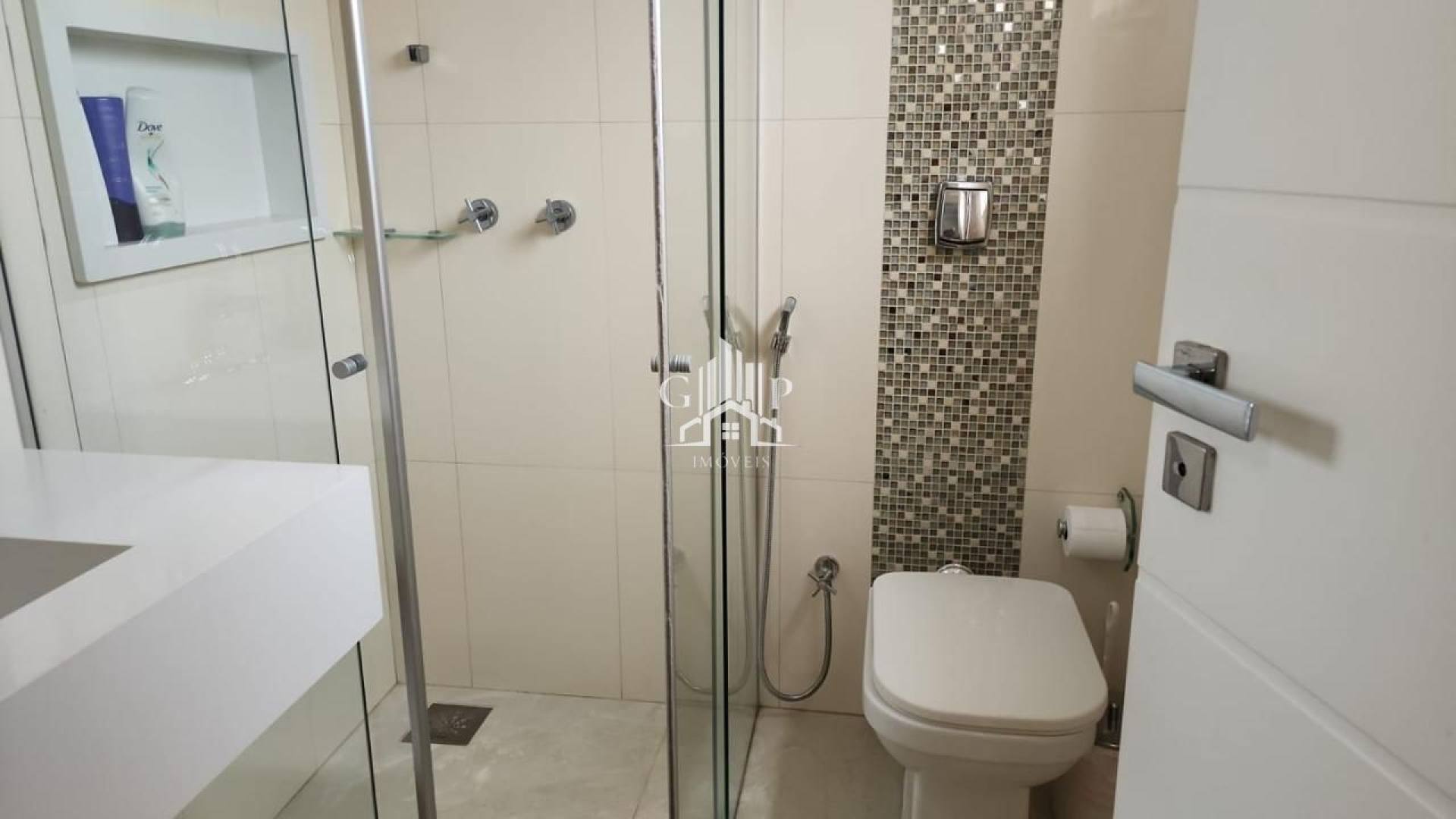 Casa com 4 suítes para locação no Condomínio Flamboyant