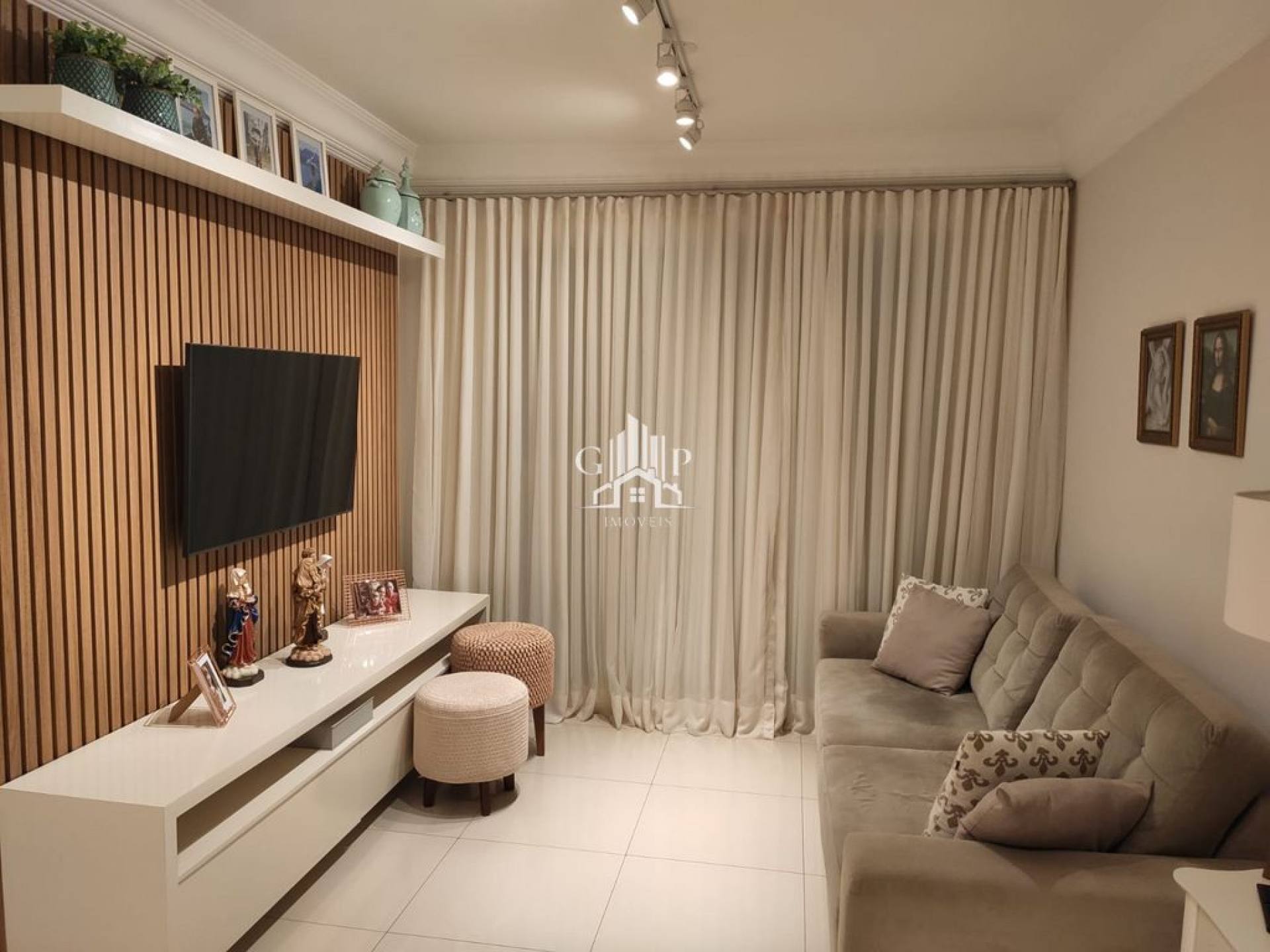 Apartamento para venda no Ed. Ilhas do Sol no bairro Santa Maria