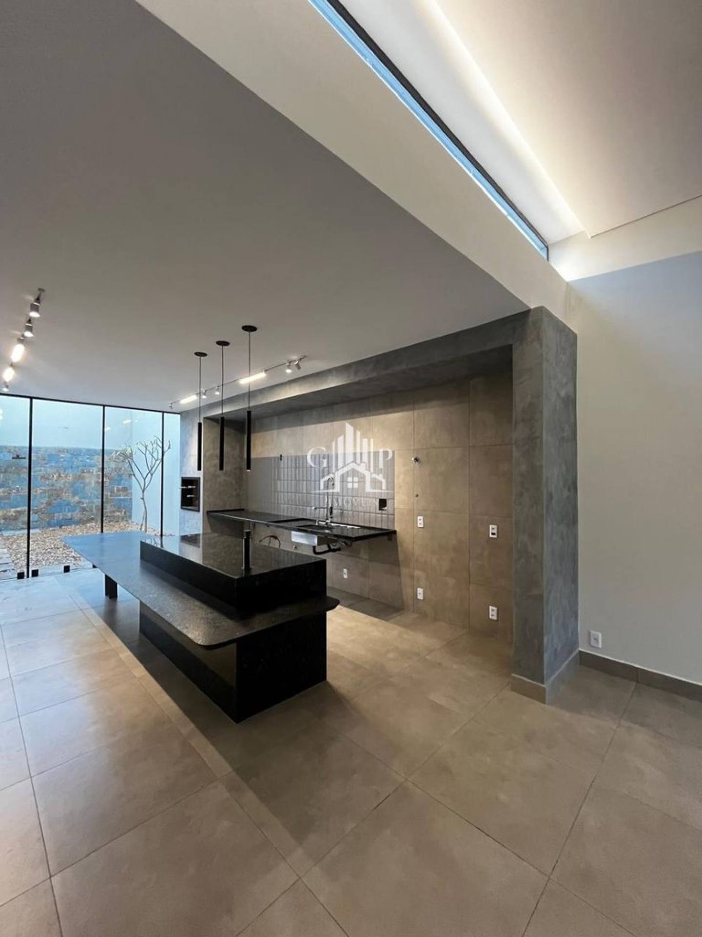 Linda casa de 3 suítes no bairro Nene Gomes