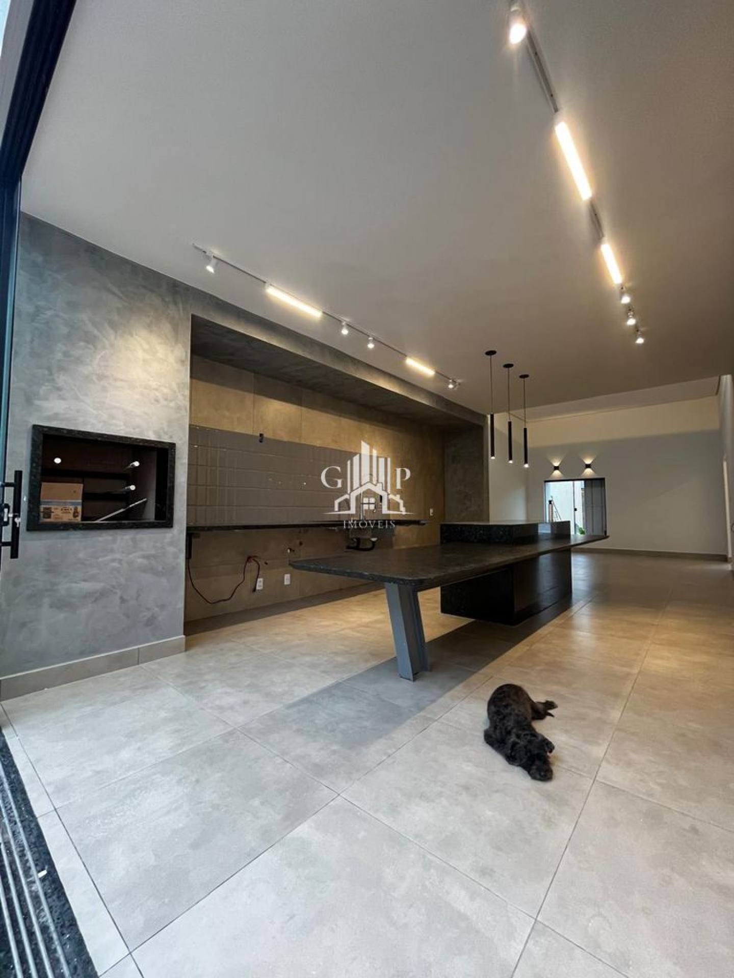 Linda casa de 3 suítes no bairro Nene Gomes