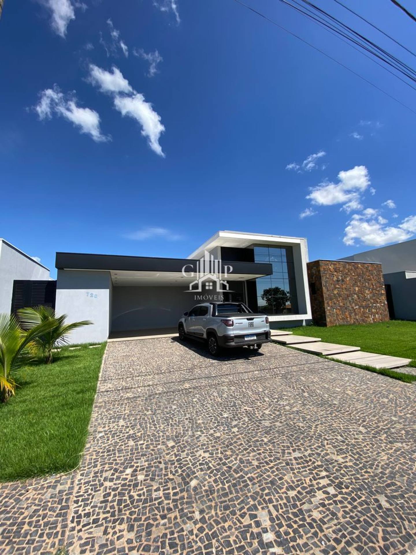 Casa de 3 suítes no condomínio Mário de Almeida Franco