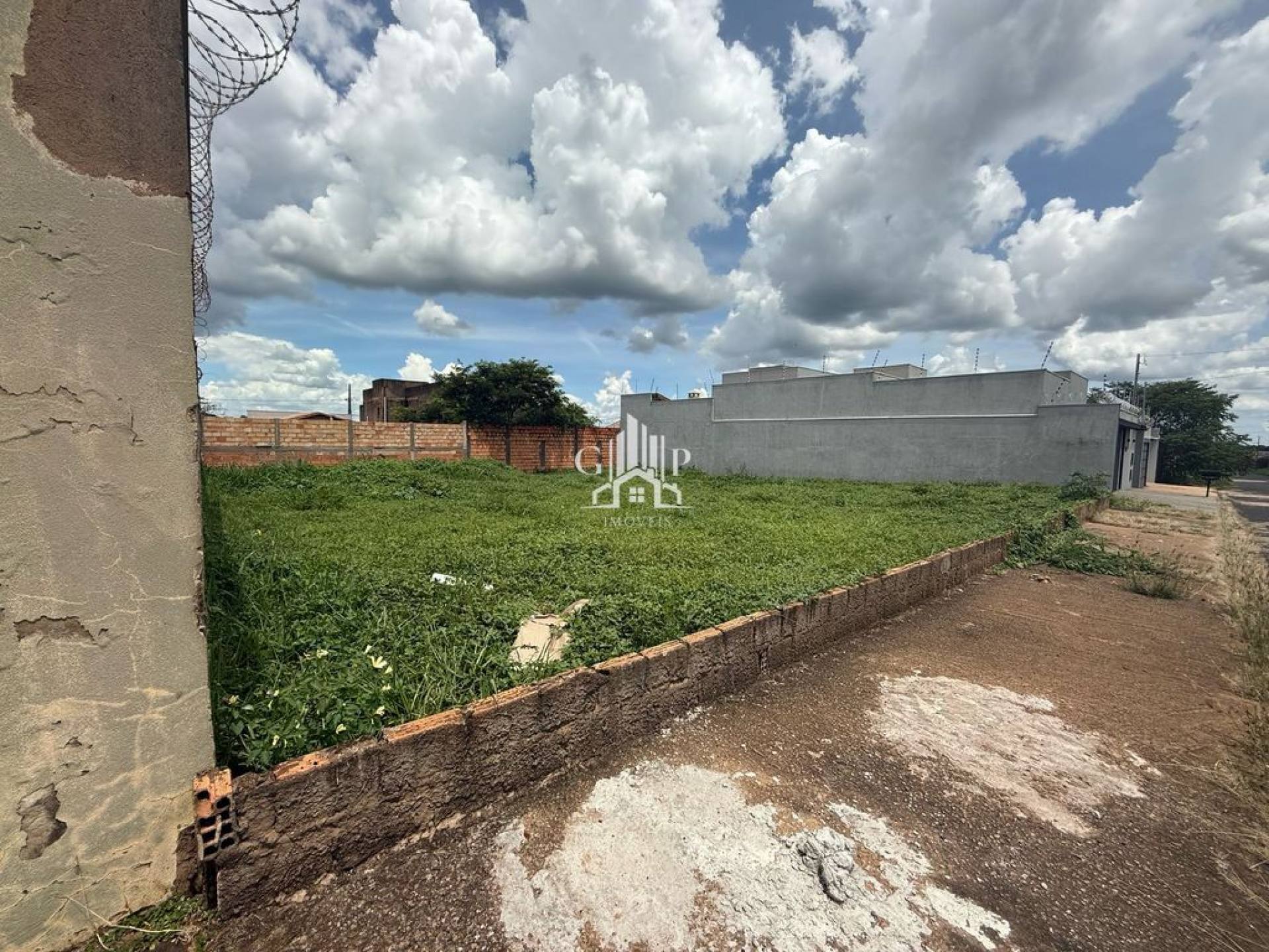 2 terrenos de 275m² no Bairro Maracanã