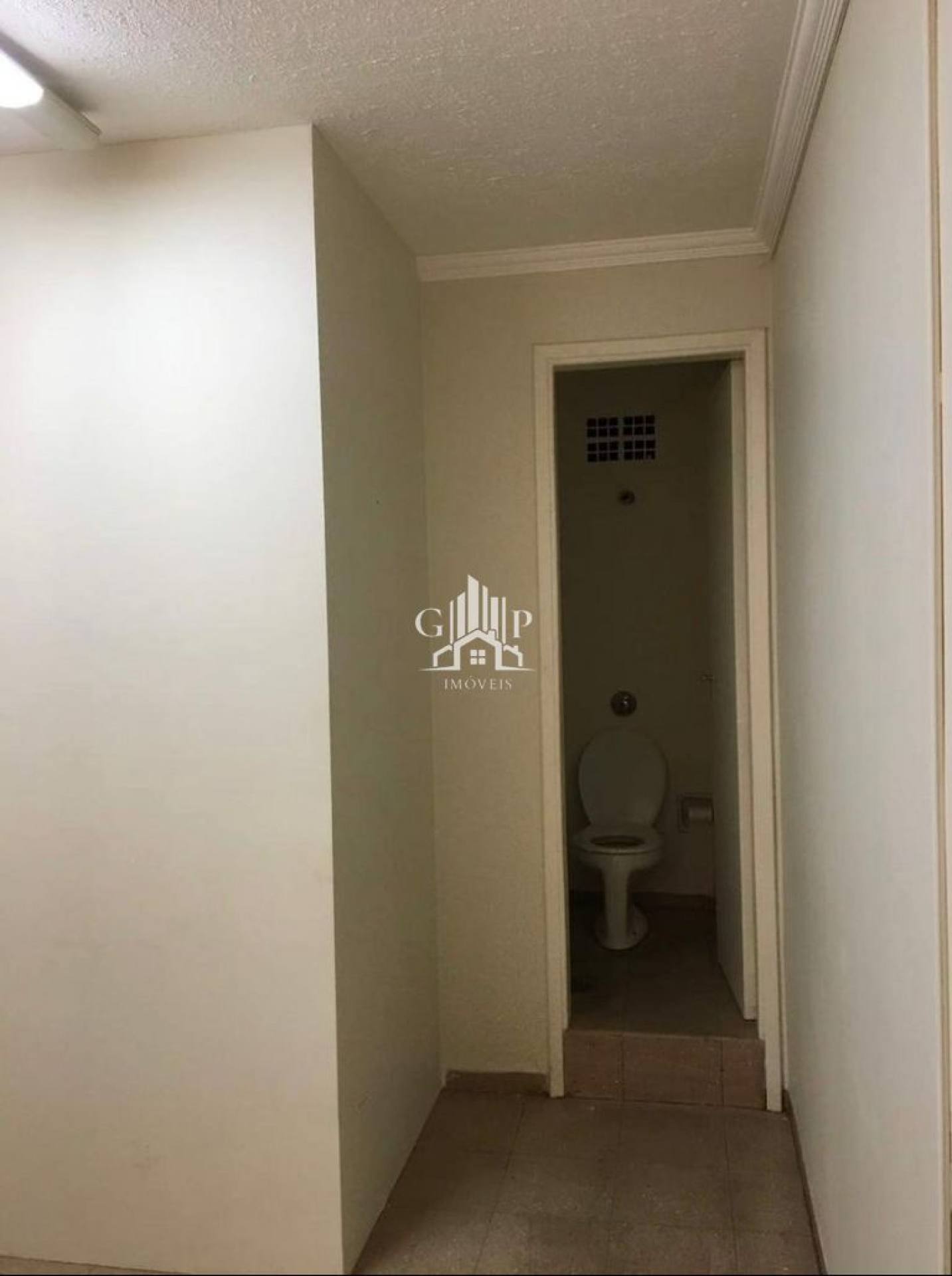 Sala na galeria Fausto Salomão 23,51m² com portaria