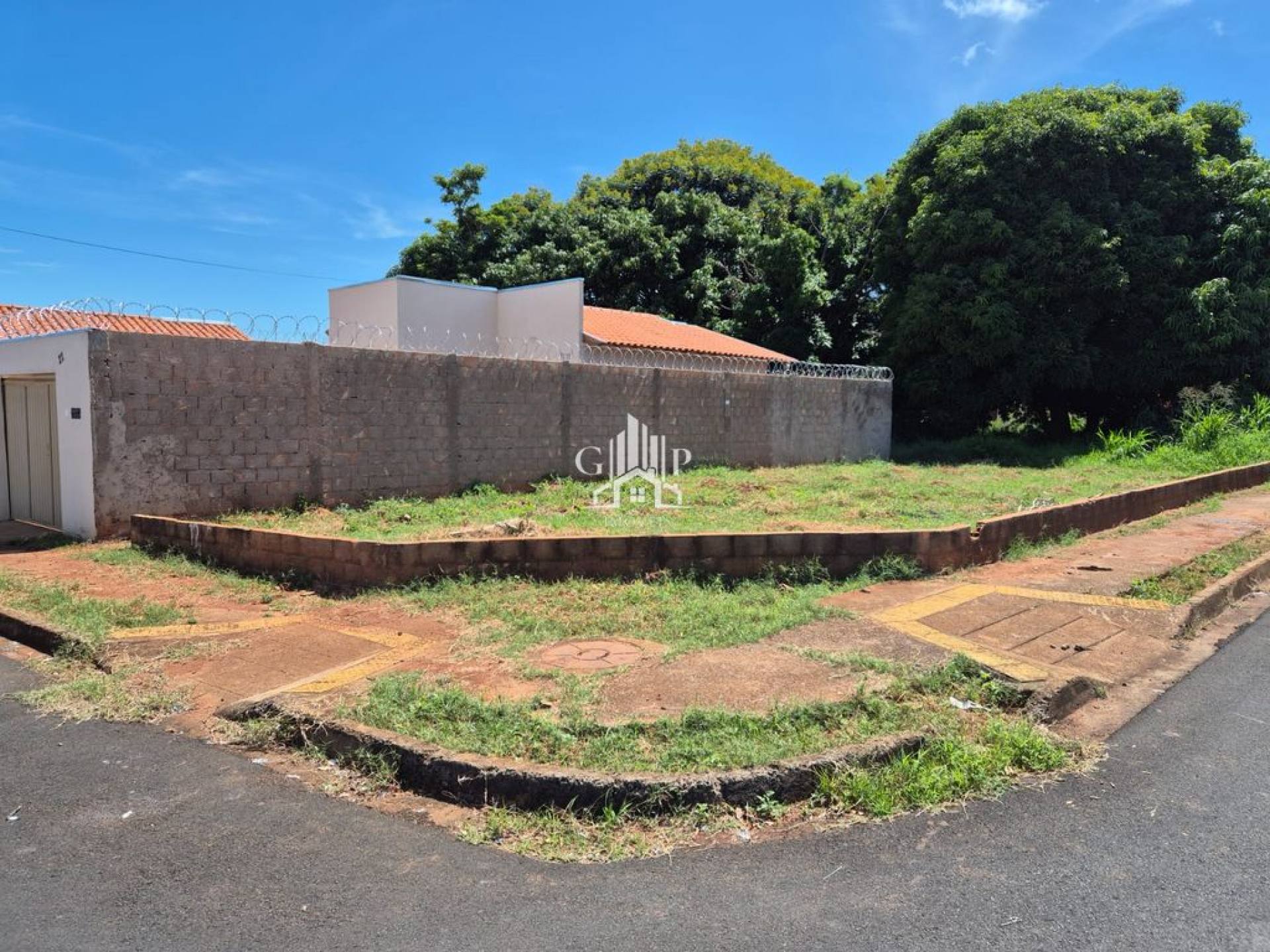 Terreno de esquina no bairro Antônia Cândida (Residencial Dona Ilza)