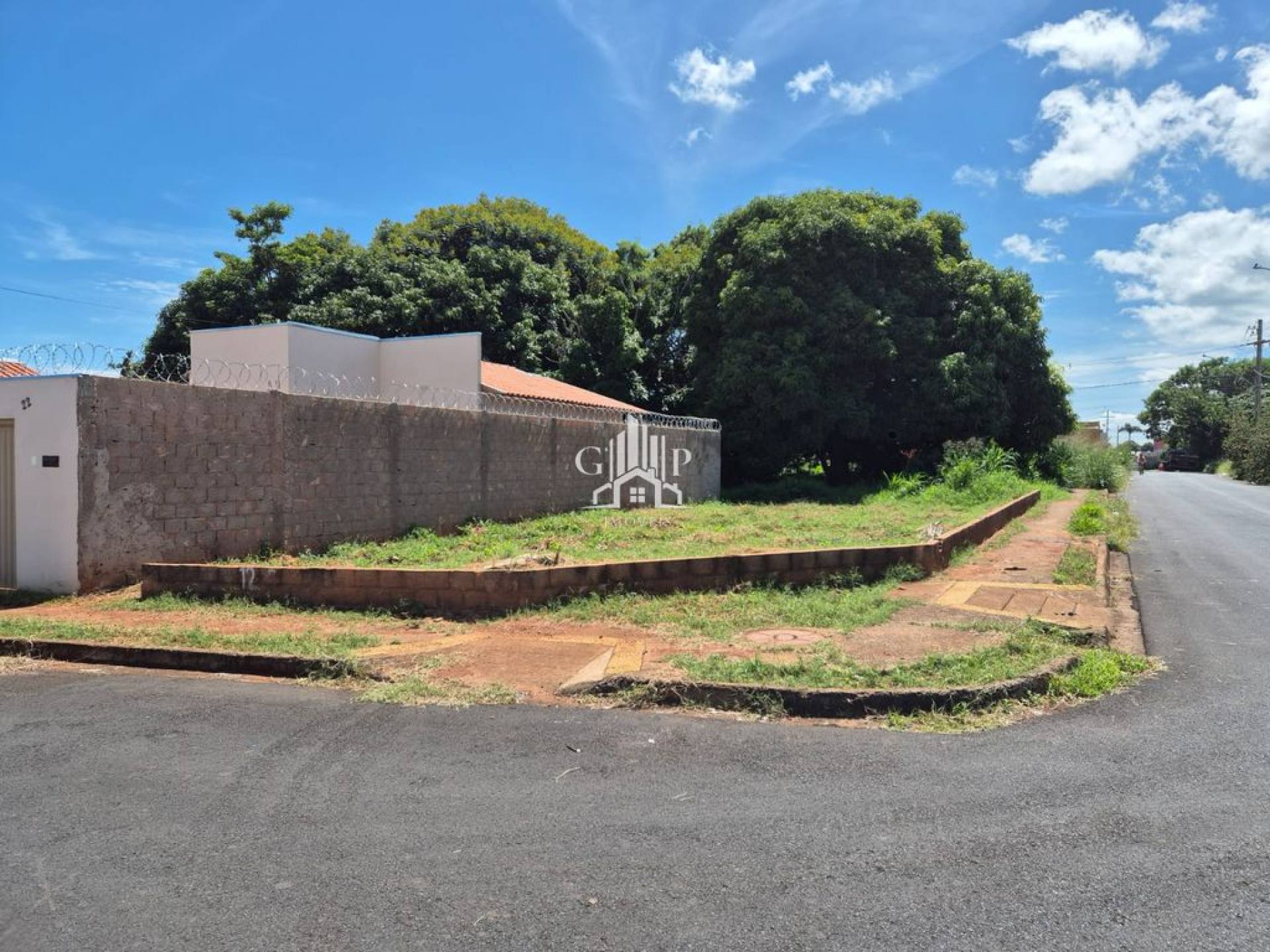 Terreno de esquina no bairro Antônia Cândida (Residencial Dona Ilza)