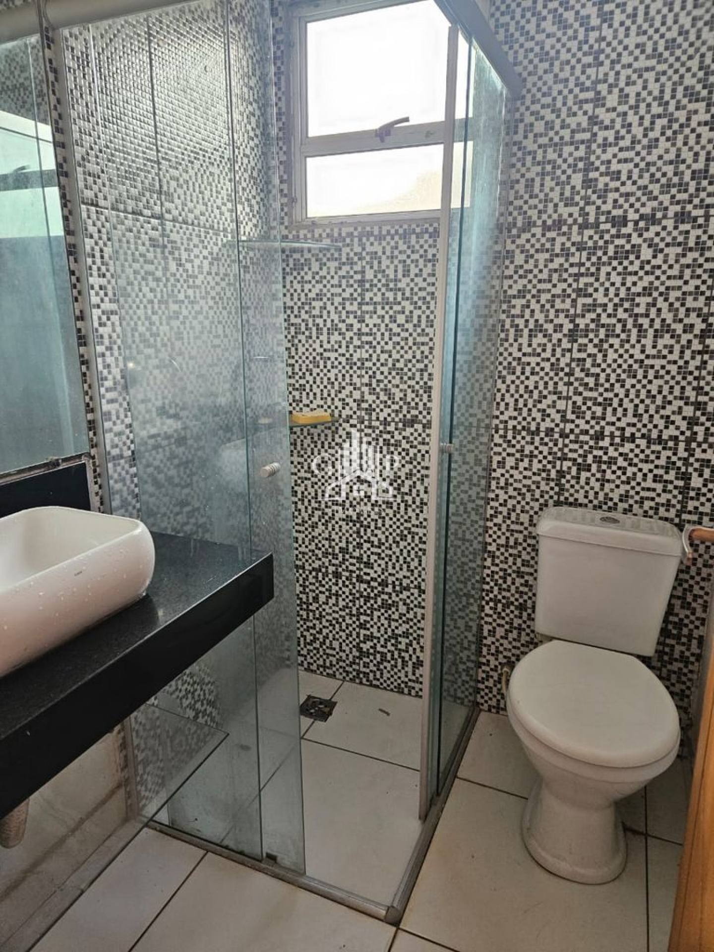 Linda casa no condominio Moradas
