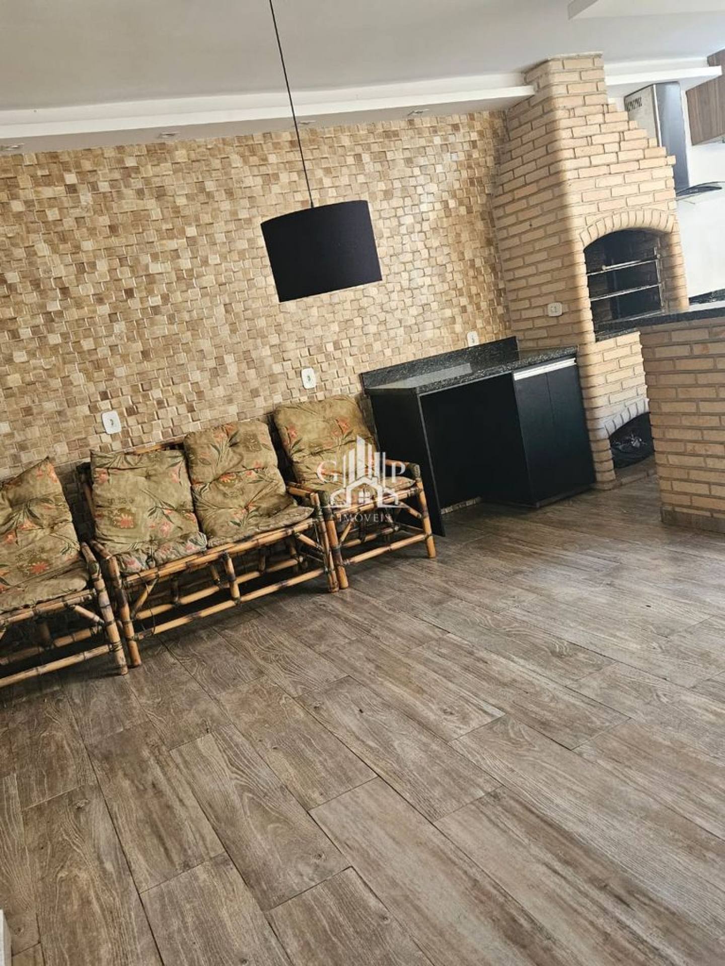 Linda casa no condominio Moradas