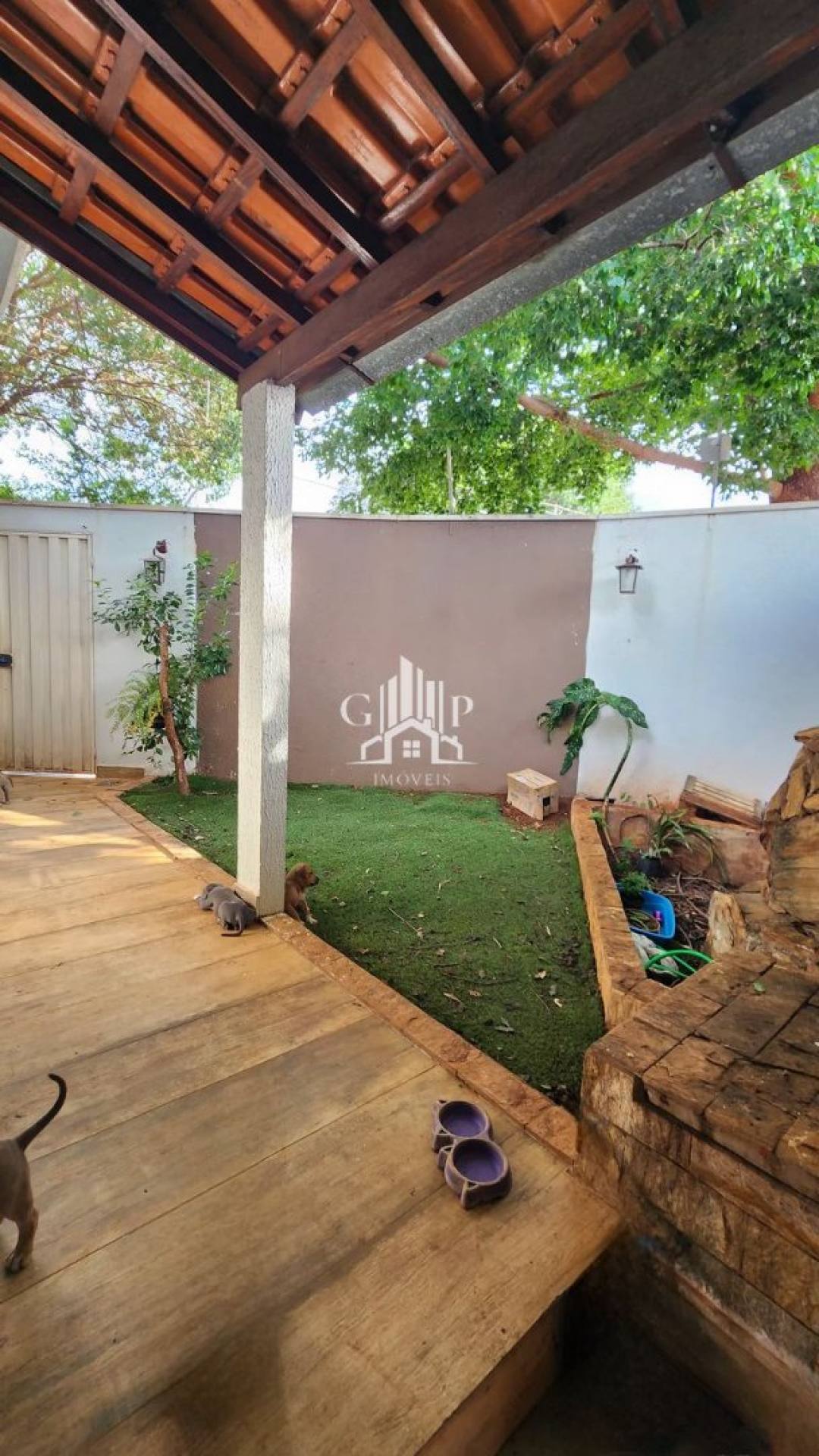 Casa de esquina à venda no Bairro JD. São Bento 3 quartos e 1 suíte com banheira