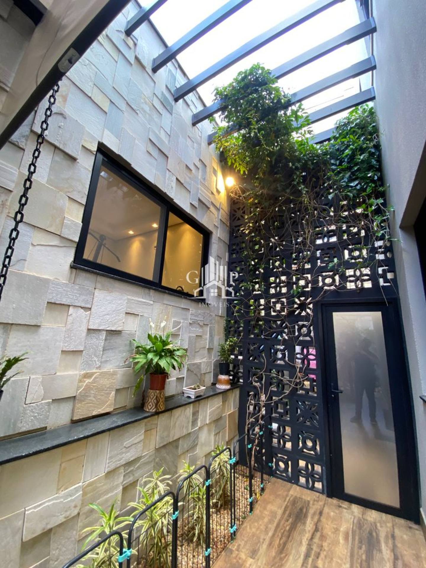 Casa de 3 suítes no bairro Vila Olímpica.