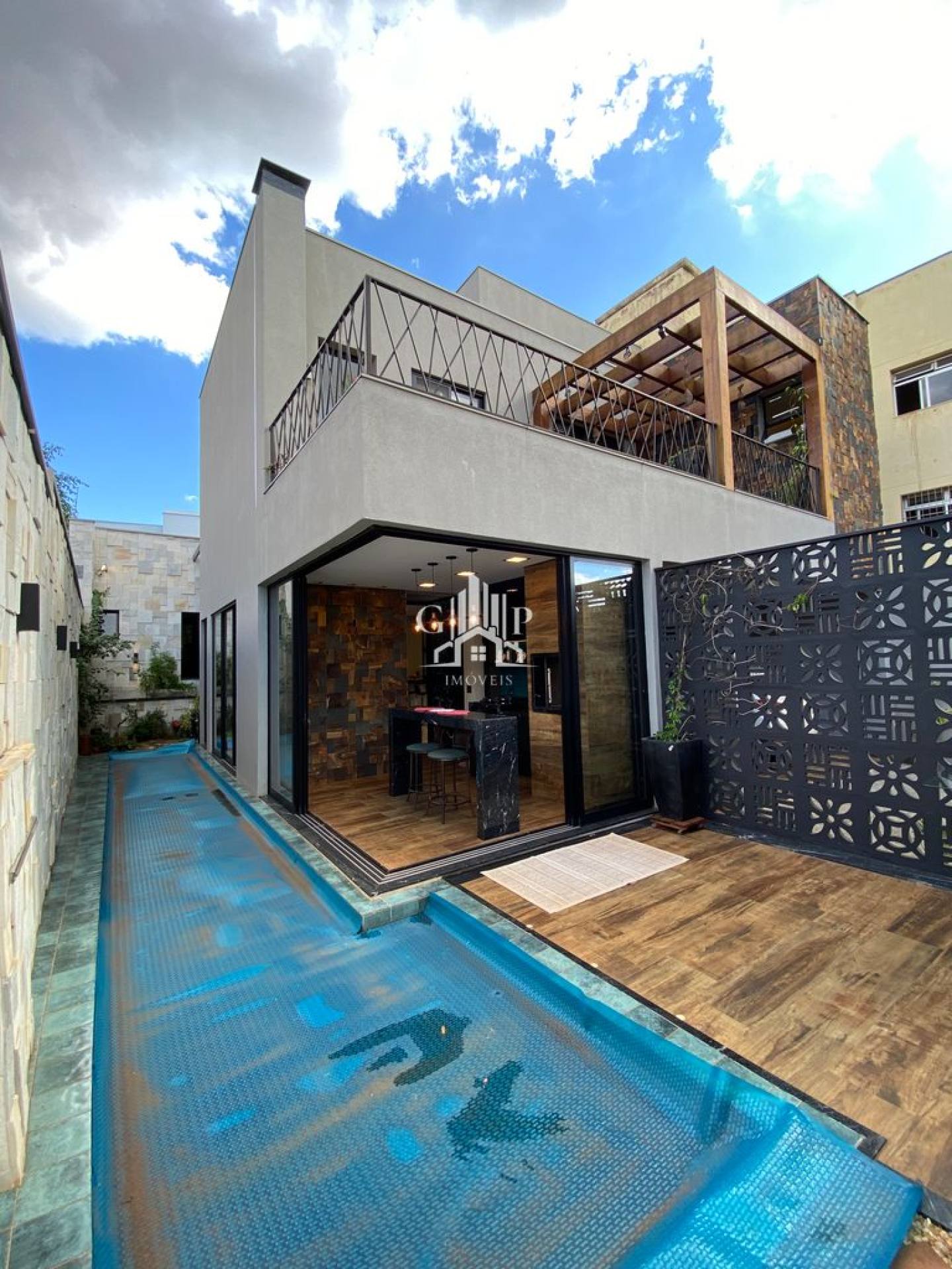 Casa de 3 suítes no bairro Vila Olímpica.