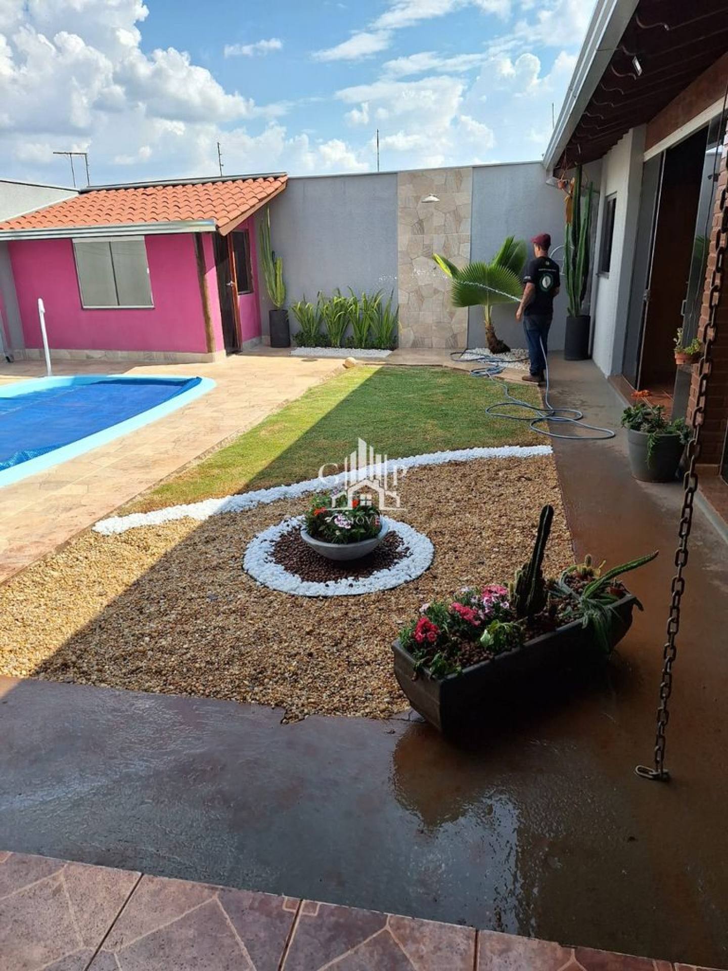 CASA NO JARDIM SÃO BENTO COM 3 QUARTOS 2 SUÍTES E GARAGEM PARA 3 CARROS