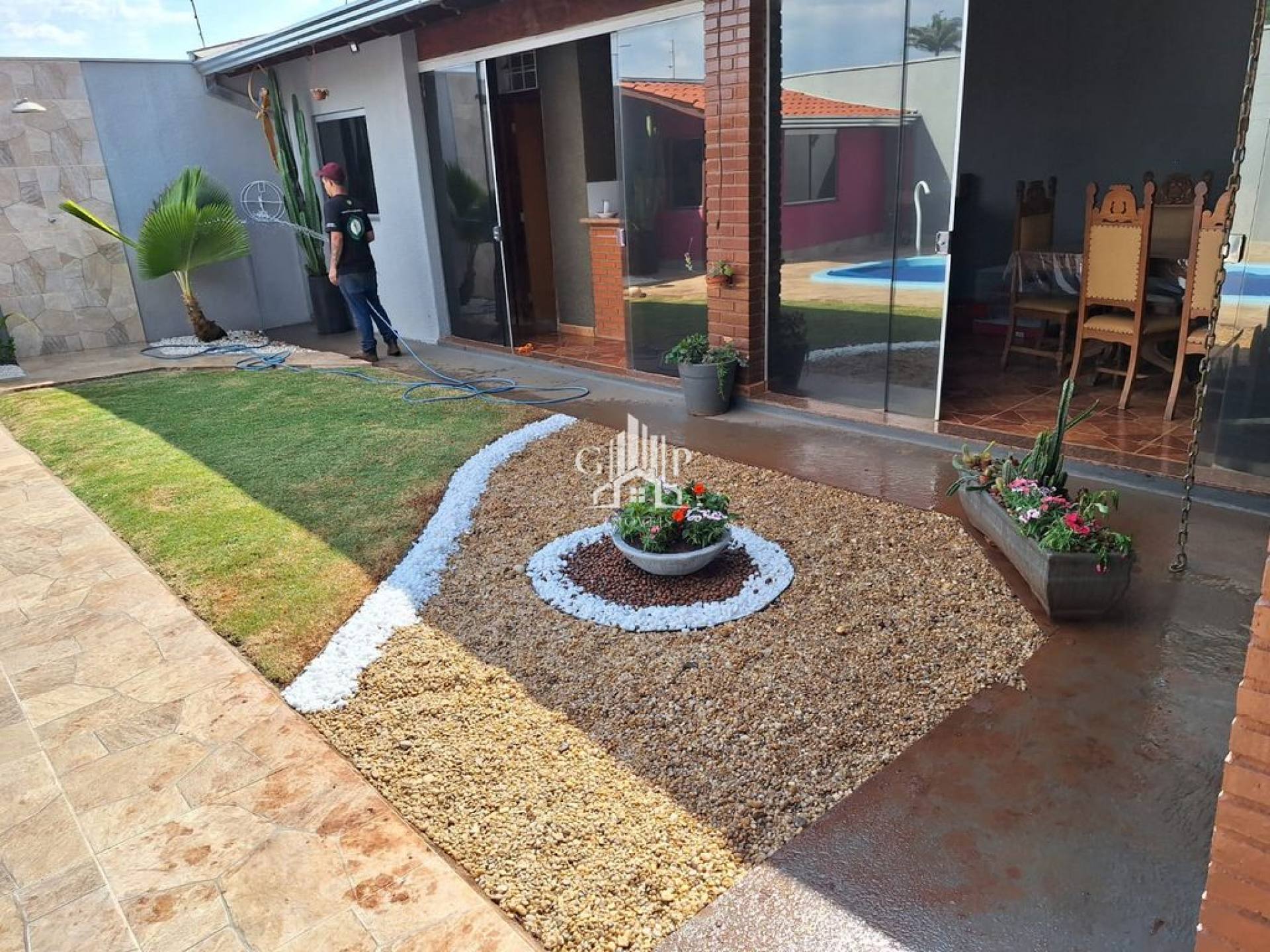 CASA NO JARDIM SÃO BENTO COM 3 QUARTOS 2 SUÍTES E GARAGEM PARA 3 CARROS