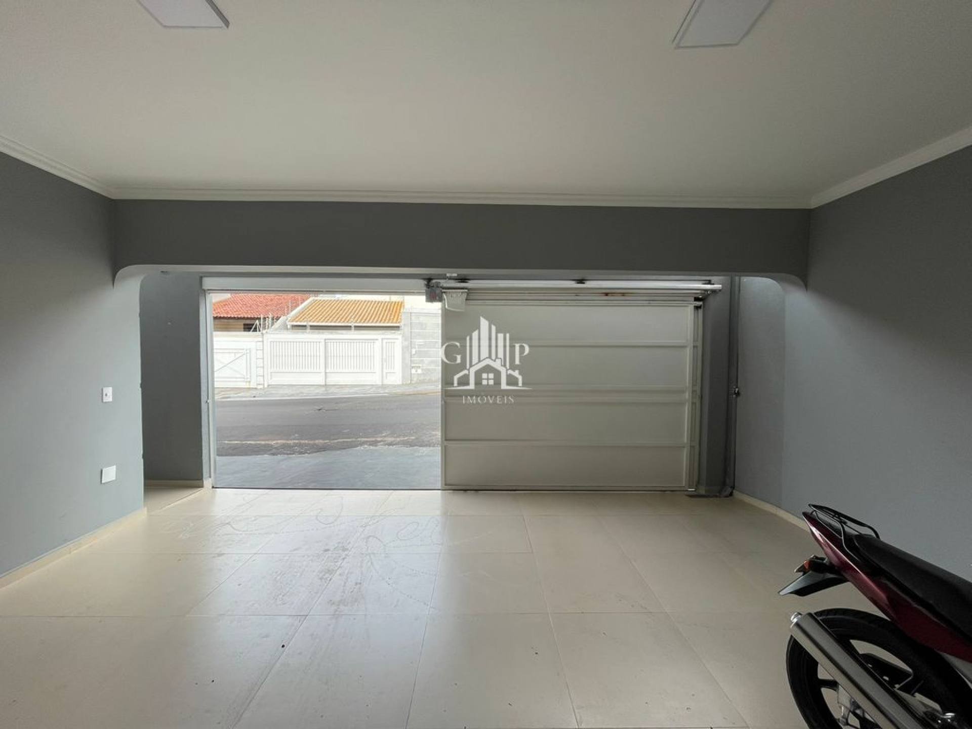 CASA NO JARDIM SÃO BENTO COM 3 QUARTOS 2 SUÍTES E GARAGEM PARA 3 CARROS