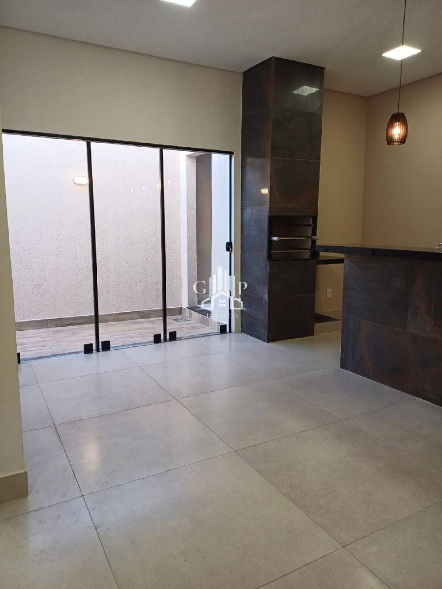 Casa de Condomínio à Venda com 3 quartos, 2 banheiros, 3 vagas por R$ 460.000,00