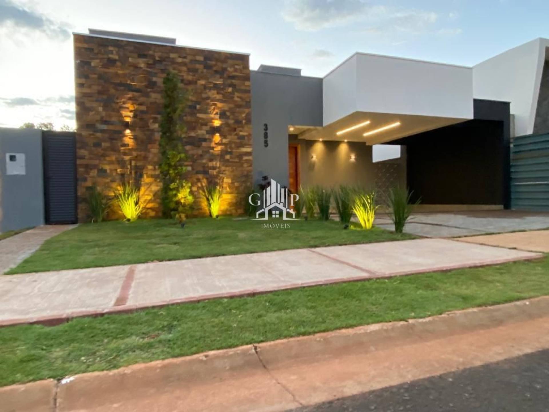 Linda casa no condomínio Cyrela 2, com 3 suítes e piscina.