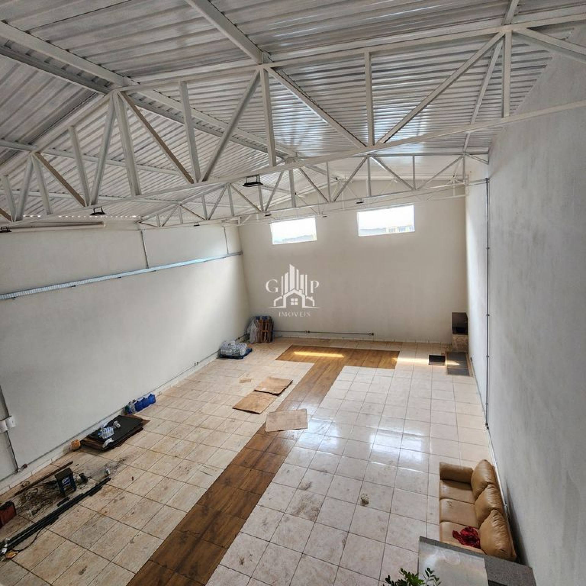 GALPÃO NOVO, COM 260M² EM AVENIDA MOVIMENTADA