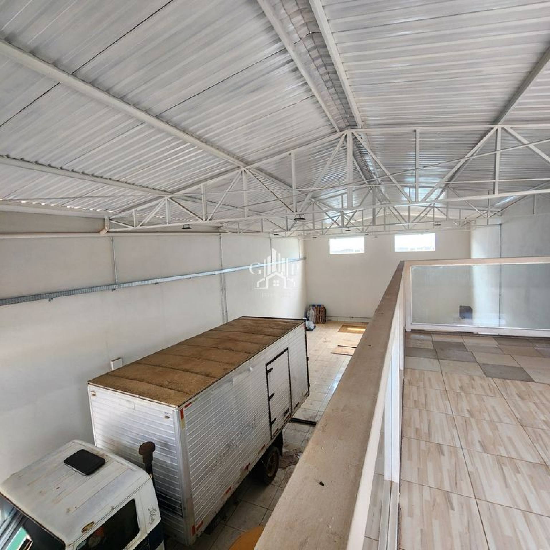 GALPÃO NOVO, COM 260M² EM AVENIDA MOVIMENTADA