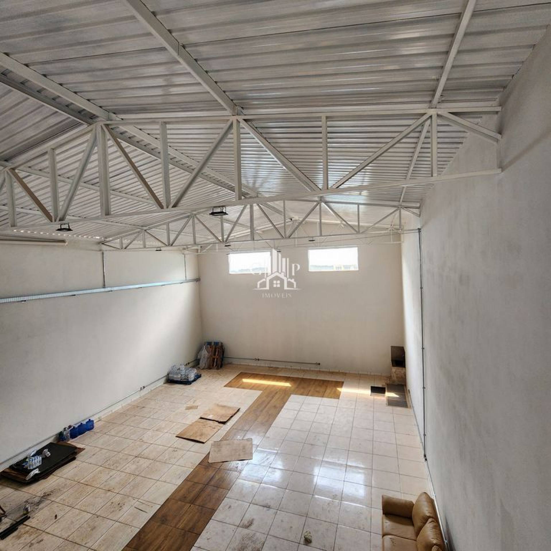 GALPÃO NOVO, COM 260M² EM AVENIDA MOVIMENTADA