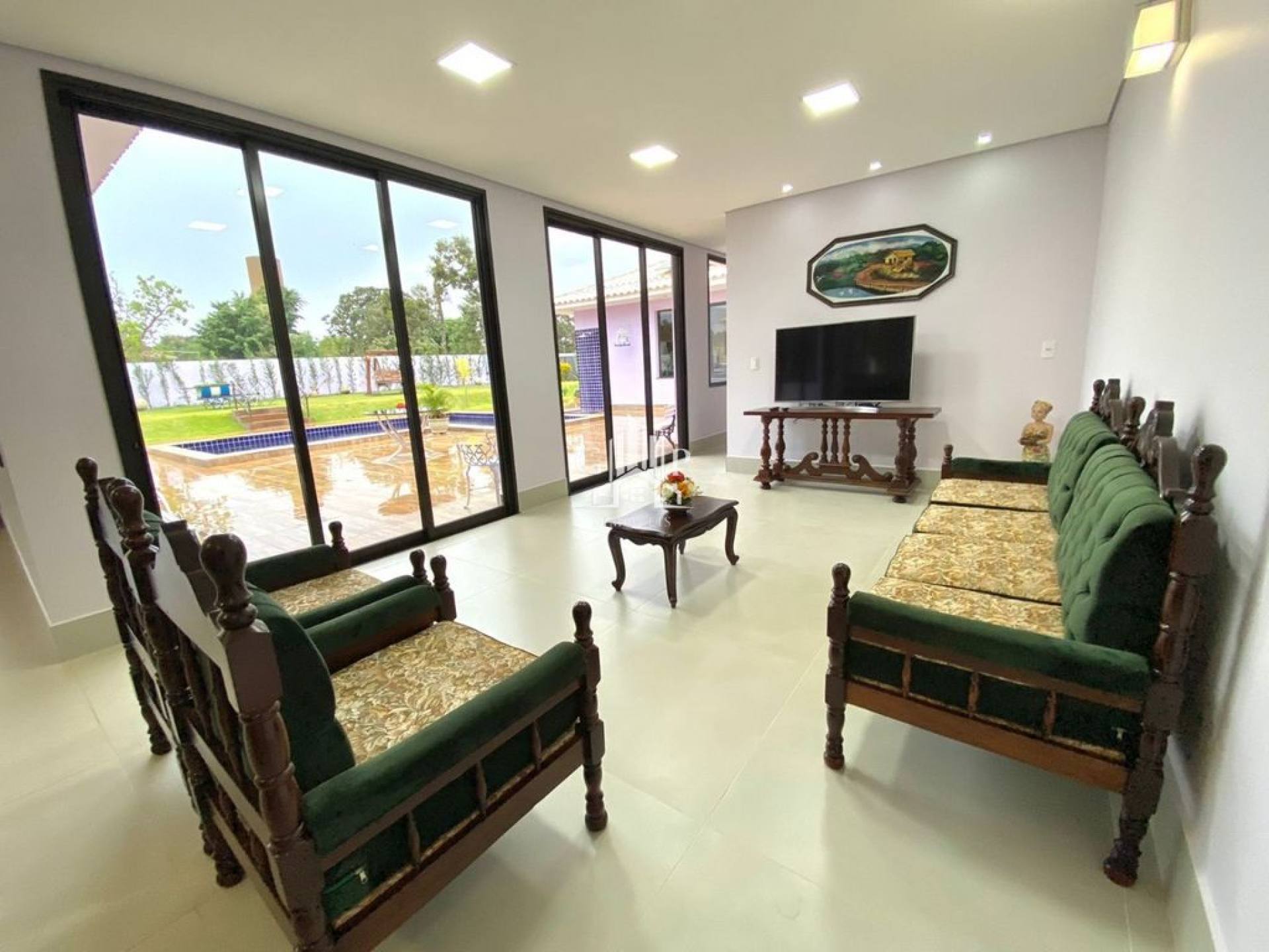 Linda casa com 04 suítes no condomínio Jockey Park