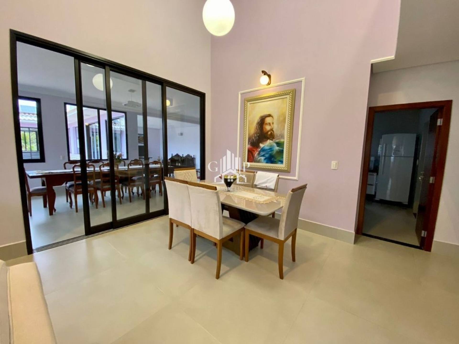 Linda casa com 04 suítes no condomínio Jockey Park