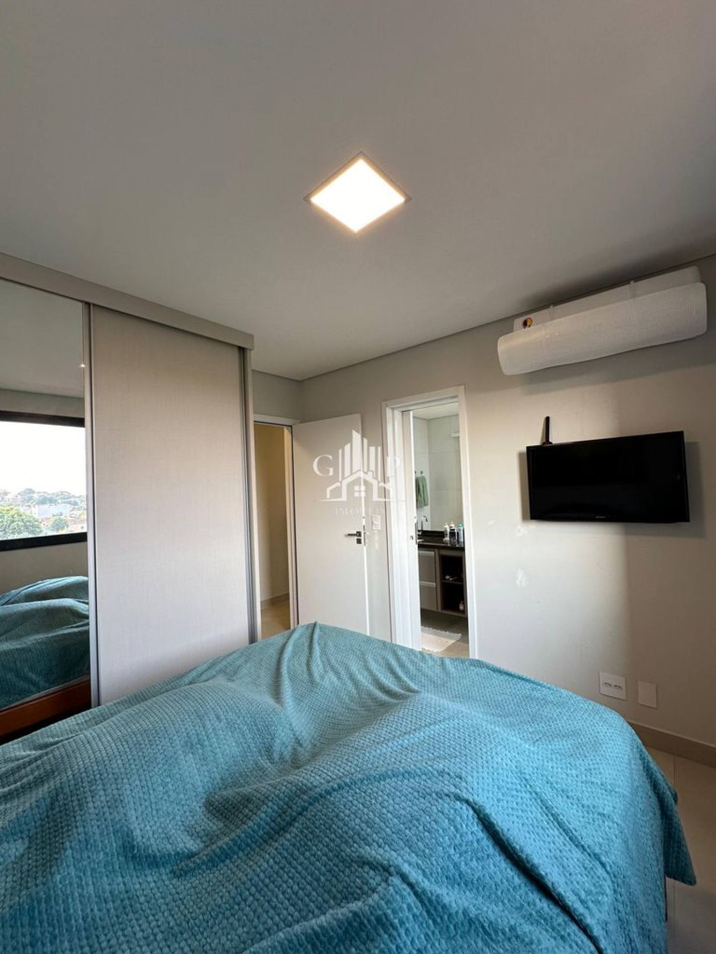 Lindo apartamento de 2 domitórios e varanda gourmet no bairro Santa Maria