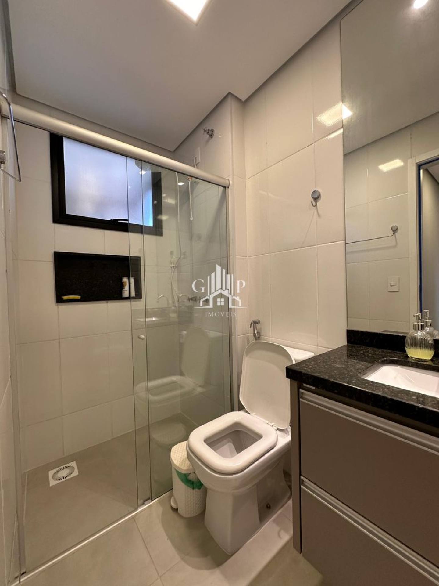 Lindo apartamento de 2 domitórios e varanda gourmet no bairro Santa Maria