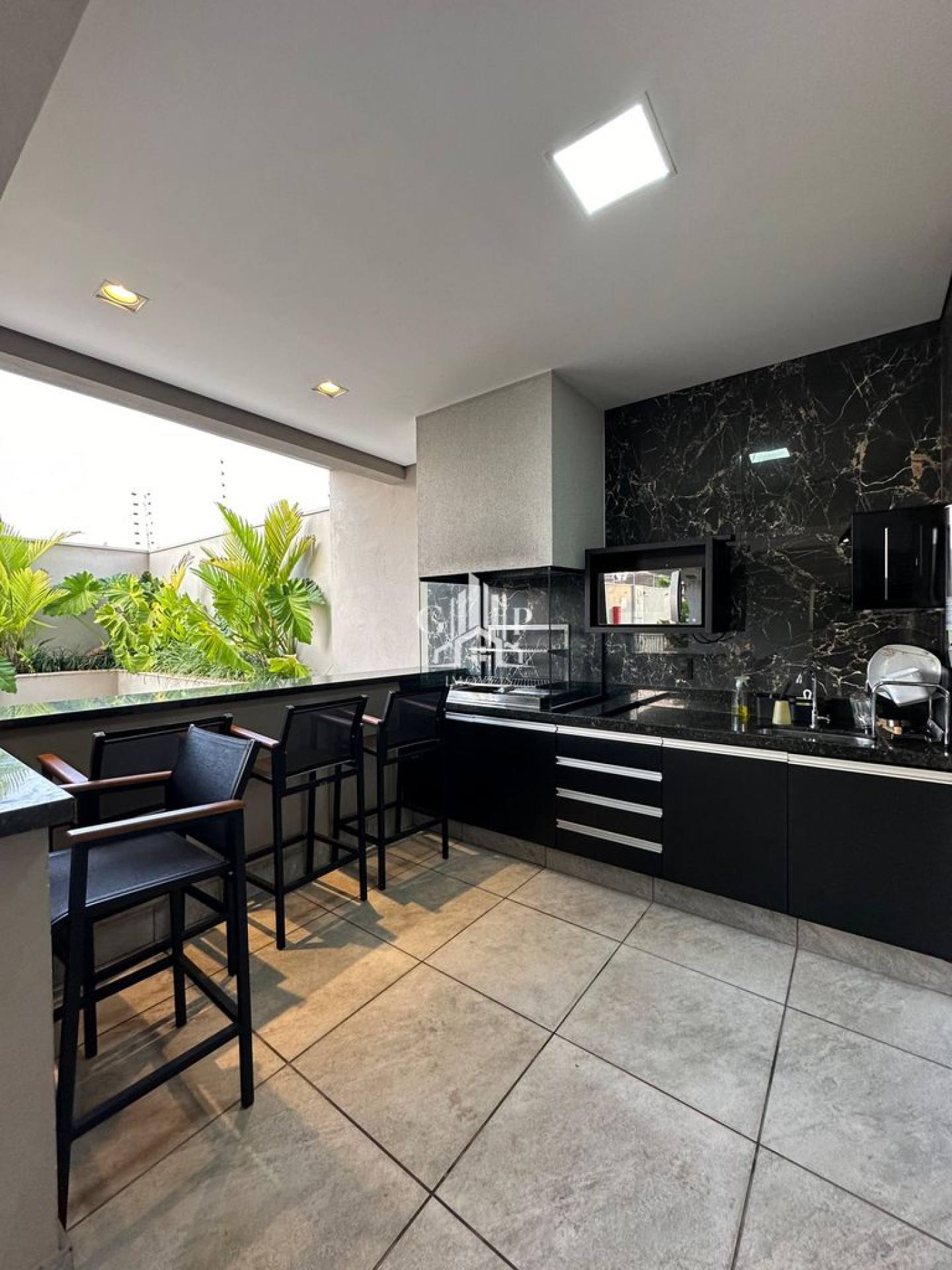 Lindo apartamento de 2 domitórios e varanda gourmet no bairro Santa Maria