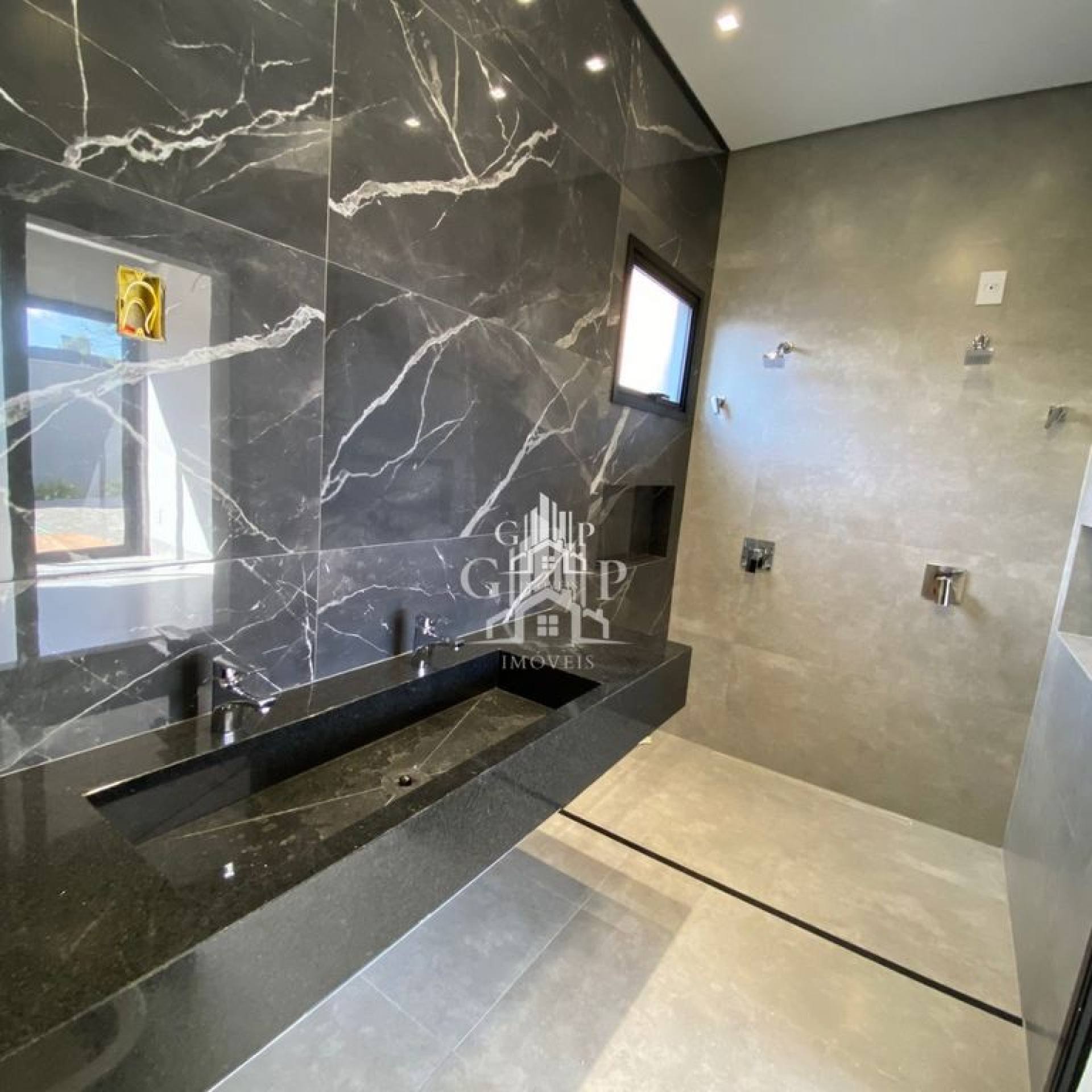 Linda casa no condomínio Cyrela I, com 3 suítes
