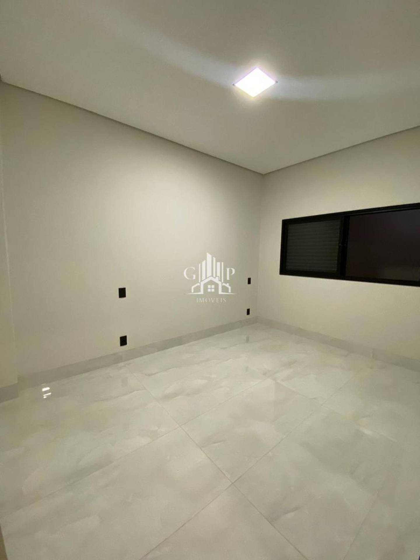 Linda casa de 3 quartos no bairro Jardim Nenê Gomes