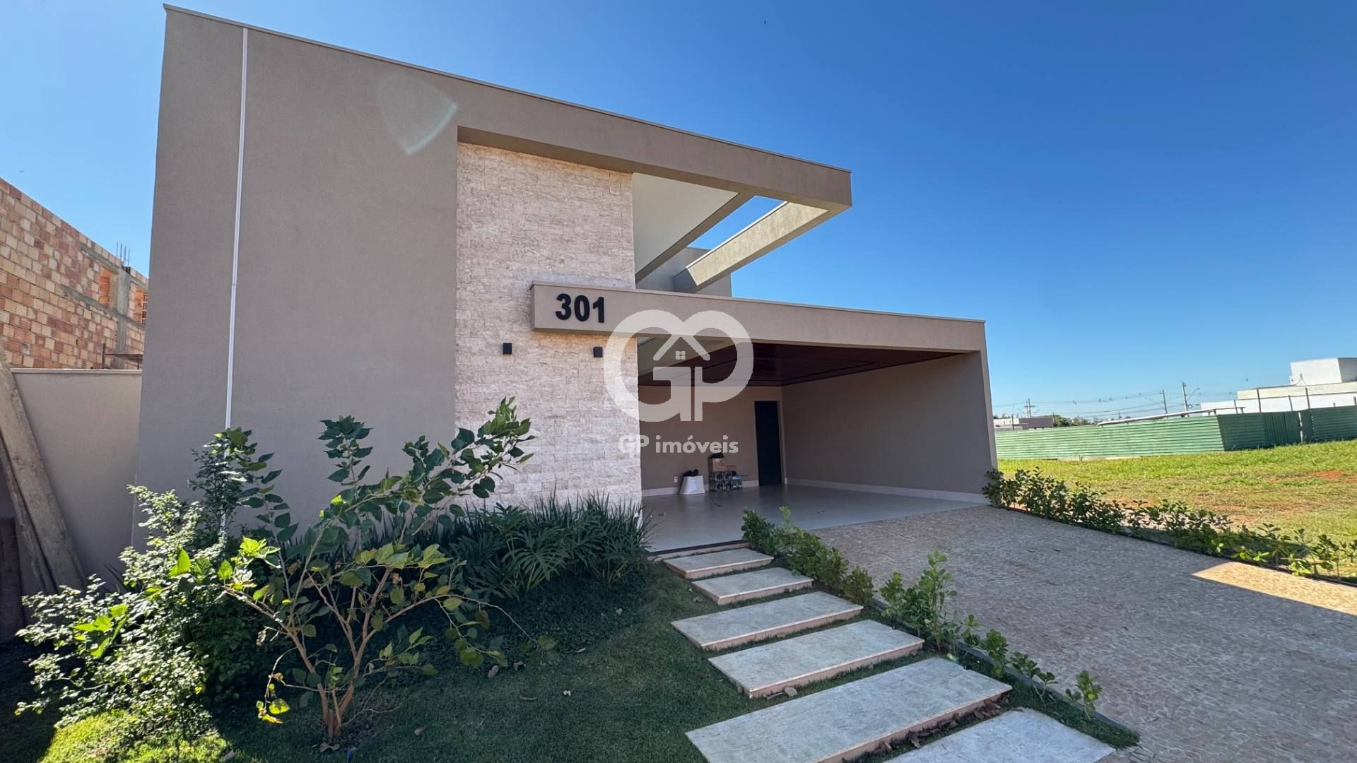 Casa de 3 suítes no condomínio Damha III