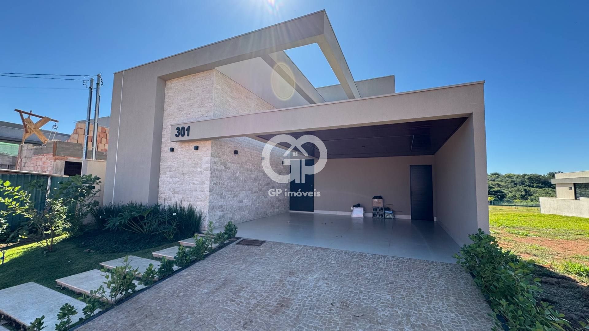 Casa de 3 suítes no condomínio Damha III