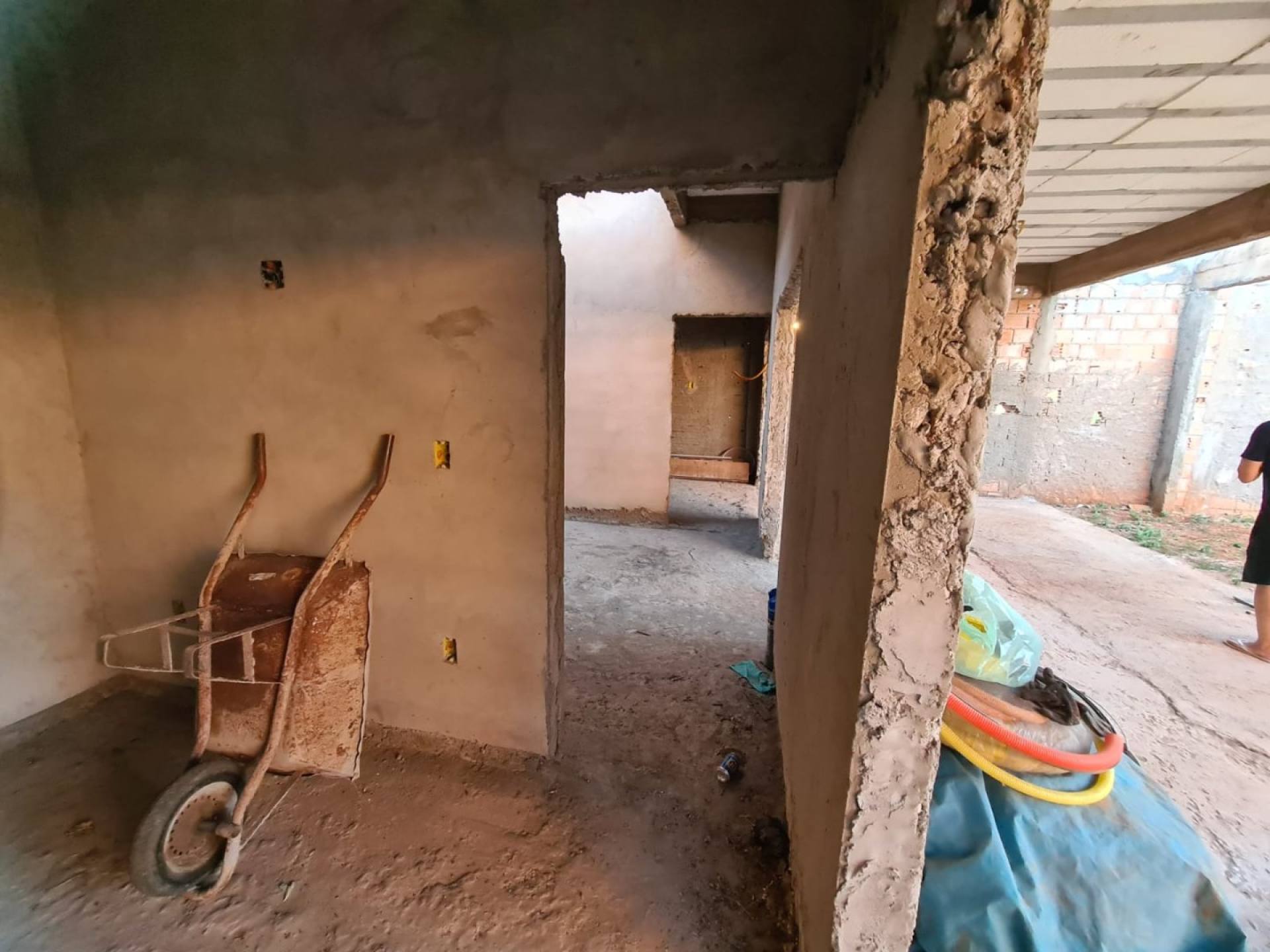 Casa Construção com 2 Pavimentos + Piscina +Terreno Amplo
