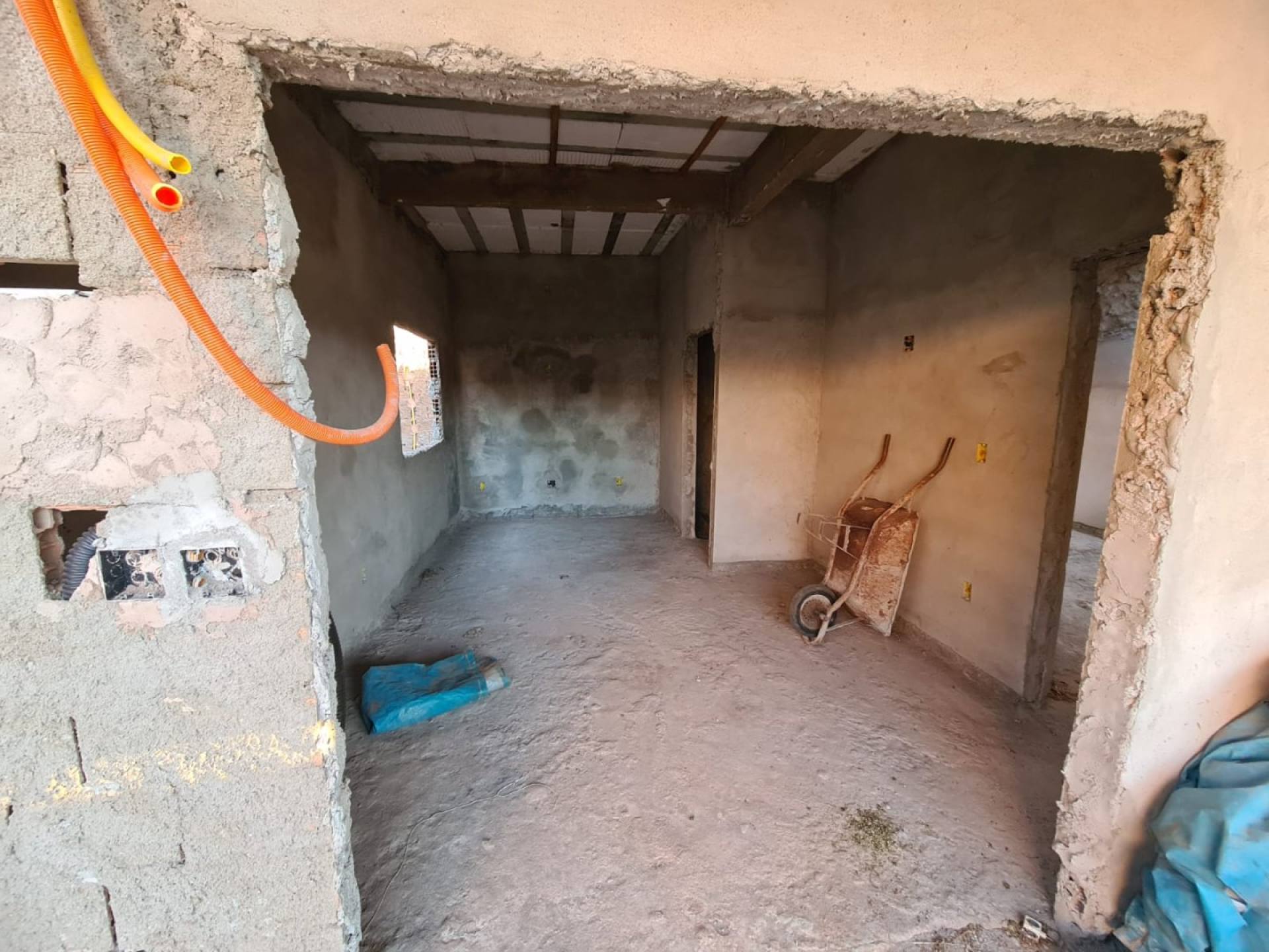 Casa Construção com 2 Pavimentos + Piscina +Terreno Amplo