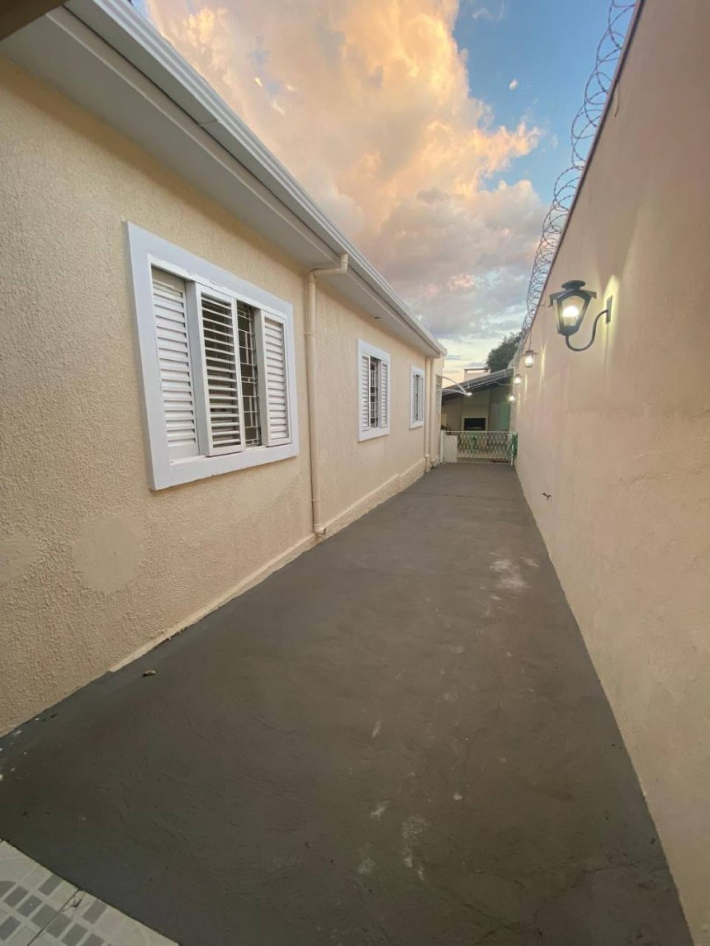 Casa para venda no bairro Fabrício com 6 quartos e 4 banheiros