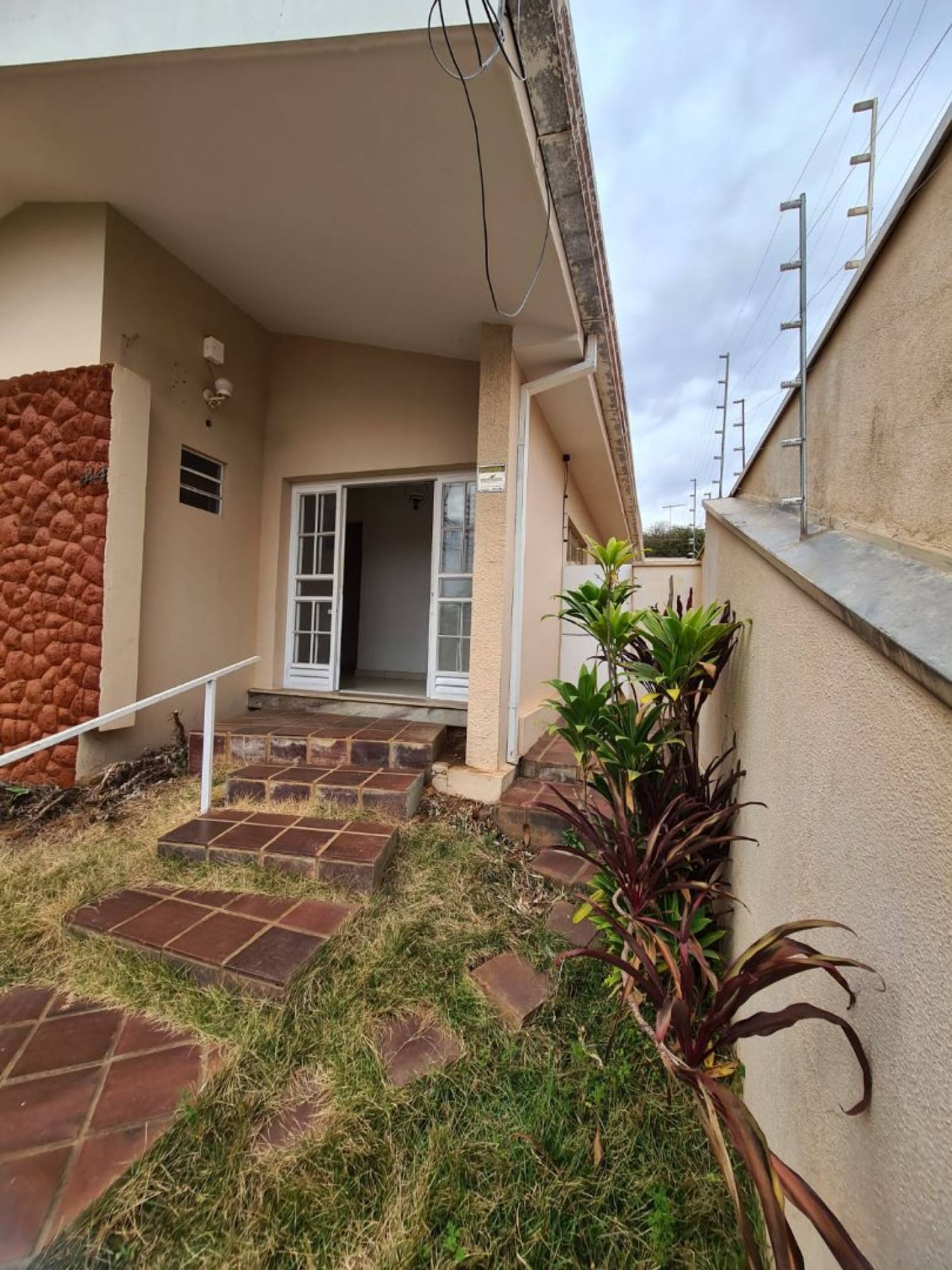 Casa 3 Quartos - Próximo ao Estádio Uberabão