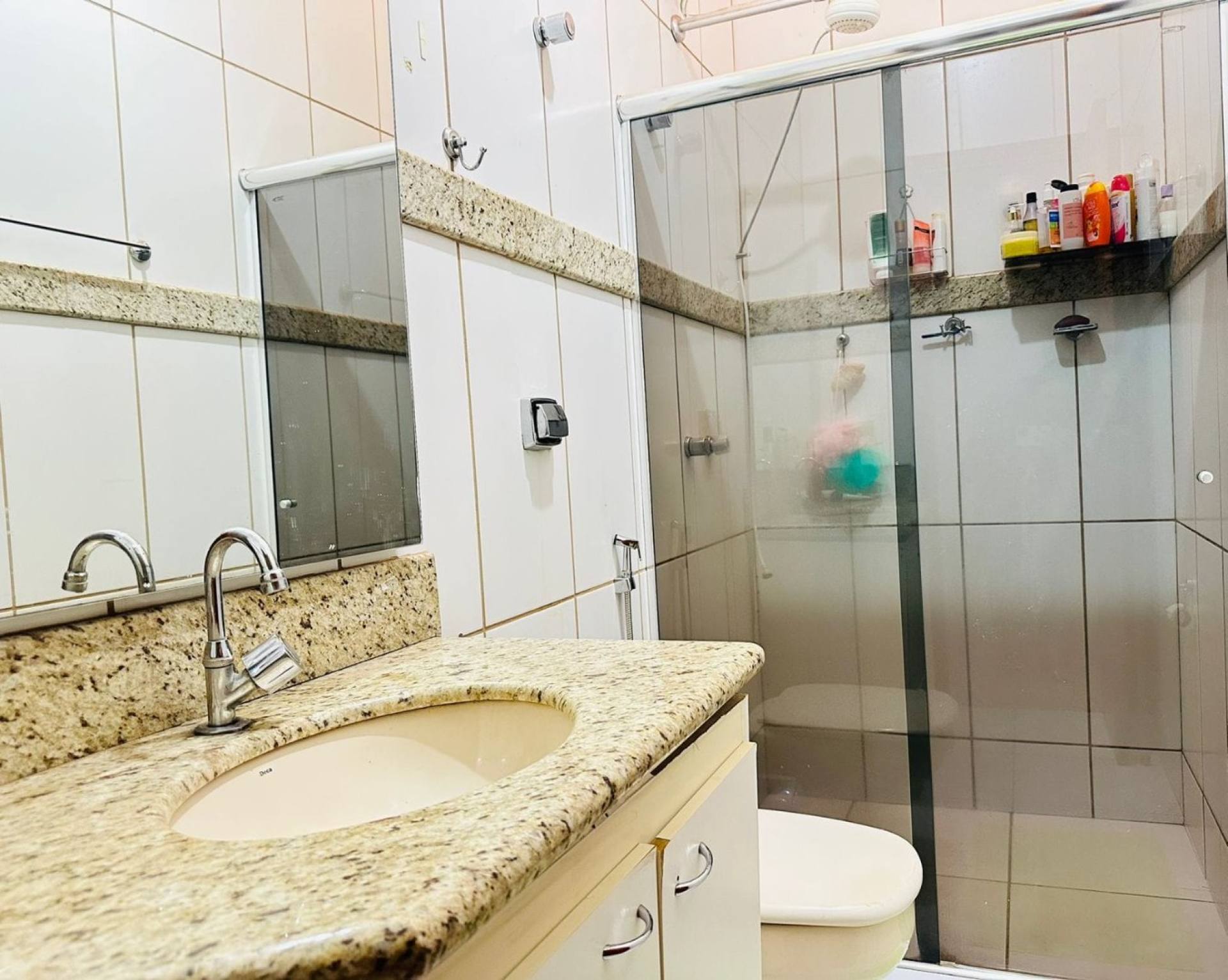 Casa Para Vender com 5 quartos 1 suítes no bairro Nossa Senhora da Abadia em Uberaba