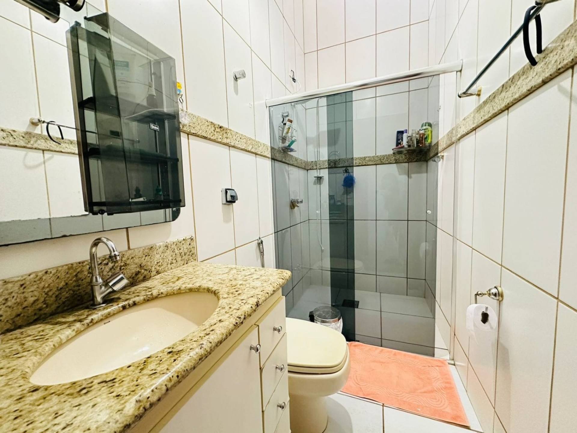 Casa Para Vender com 5 quartos 1 suítes no bairro Nossa Senhora da Abadia em Uberaba