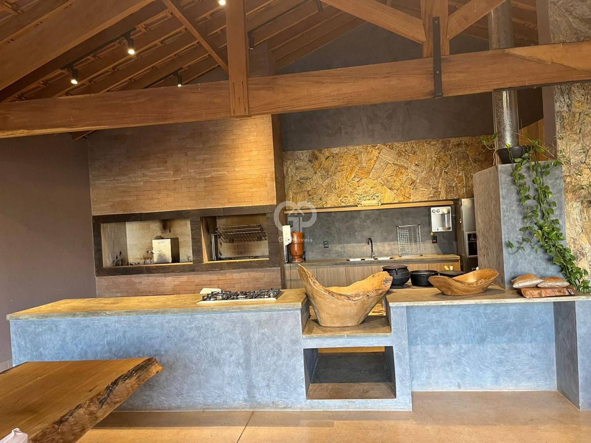 Casa Para Vender com 4 quartos 4 suítes no Condomínio Mario Franco