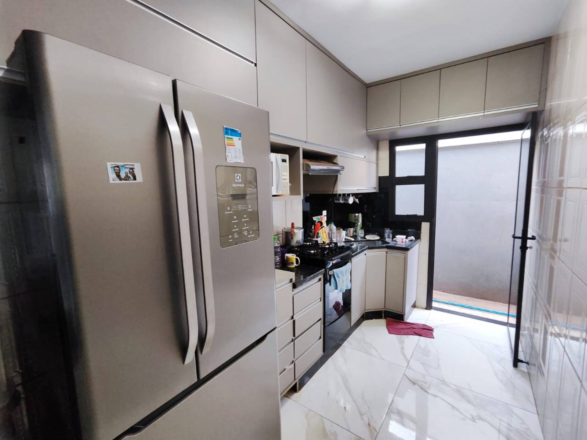 3 quartos com suíte sendo um dos quartos com closet planejado, um dos quartos com banheira de hidromassagem e outro quarto com sauna