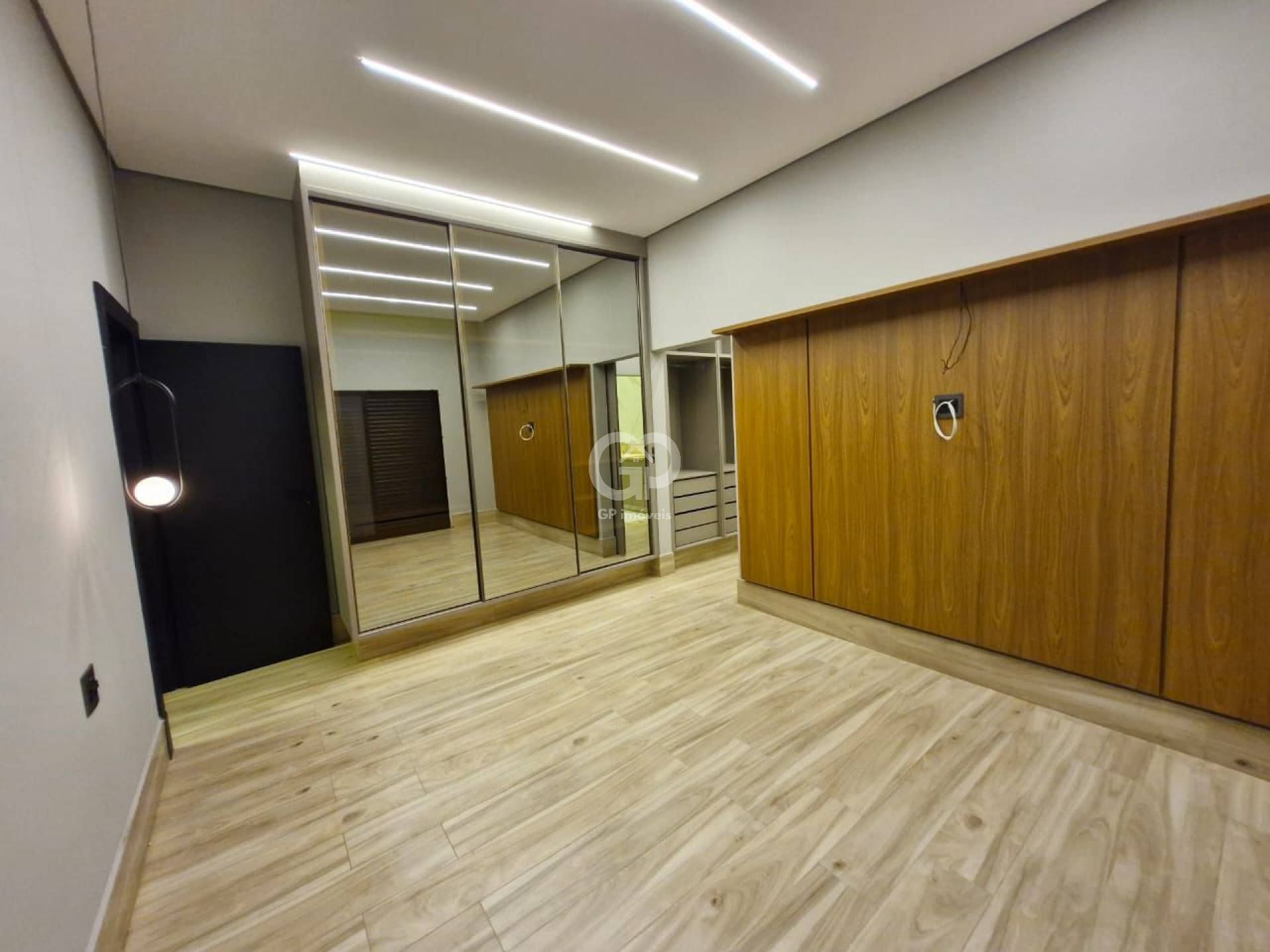 Casa 3 suítes no Condomínio Damha I