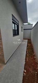 Casa Térrea em Condomínio - Reserva Aruanã - Loteamento Floresta - 3 Suítes - 174m².