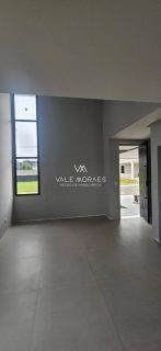 Casa Térrea em Condomínio - Reserva Aruanã - Loteamento Floresta - 3 Suítes - 174m².