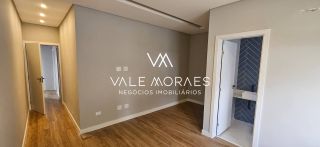 Casa Térrea em Condomínio - Reserva Aruanã - Loteamento Floresta - 3 Suítes - 174m².