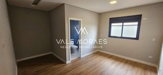 Casa Térrea em Condomínio - Reserva Aruanã - Loteamento Floresta - 3 Suítes - 174m².