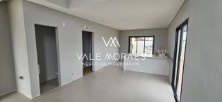 Casa Térrea em Condomínio - Reserva Aruanã - Loteamento Floresta - 3 Suítes - 174m².