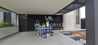 Casa Térrea em Condomínio - Reserva Aruanã - Loteamento Floresta - 3 Suítes - 174m².